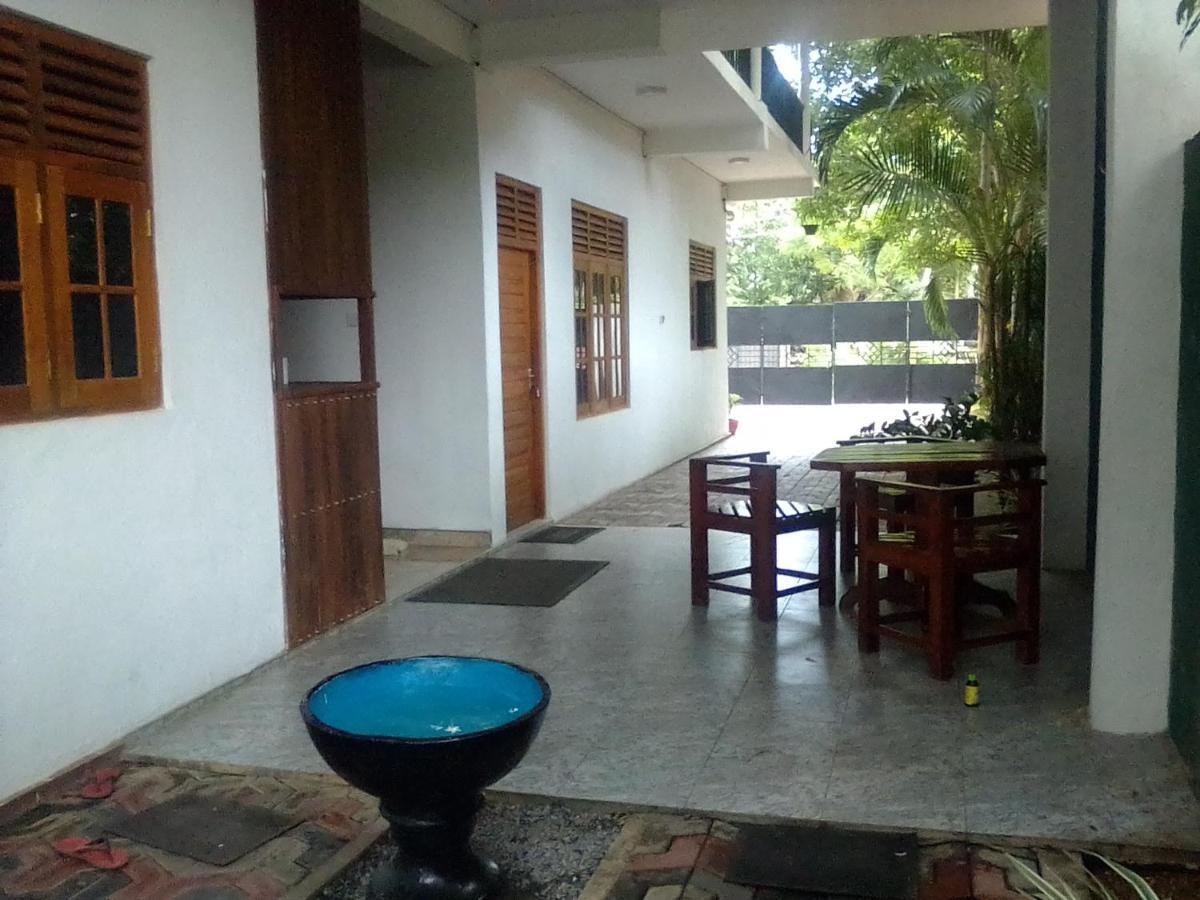 Black Panther Yala Tissamaharama Buitenkant foto